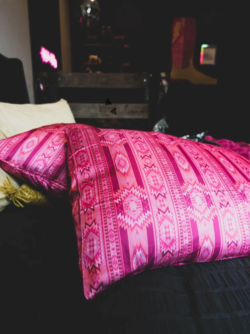 NEW Satin Pink Aztec Pattern Pillow Cases Set/2
